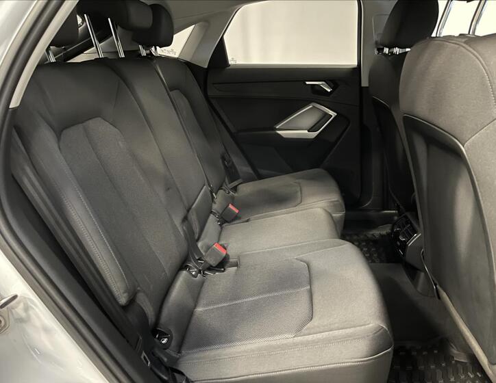 Audi Q3 24