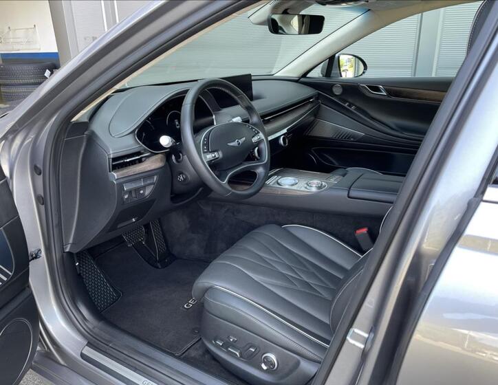 Hyundai Genesis 7