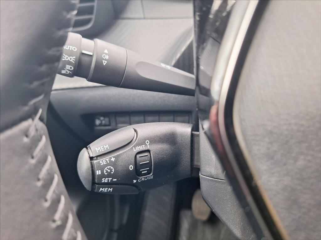 Peugeot 208 11