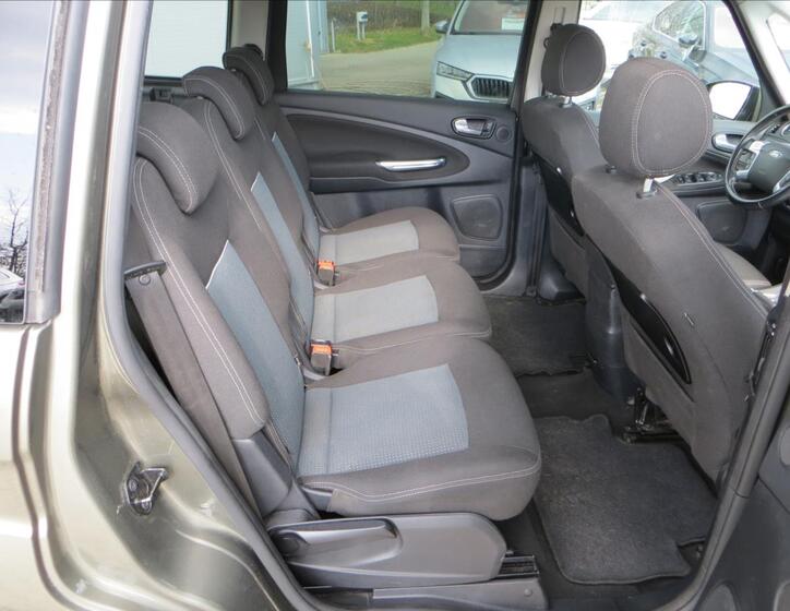 Ford Galaxy 11