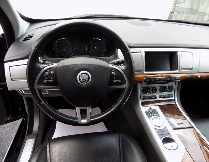 Jaguar XF 23