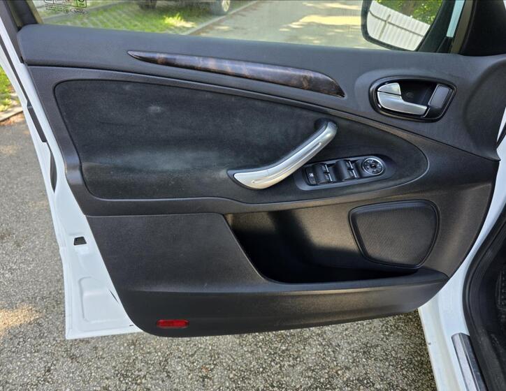 Ford Galaxy 17