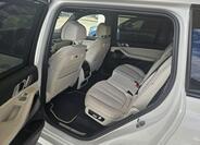 BMW X7 11