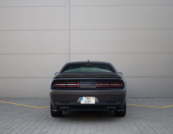 Dodge Challenger 6