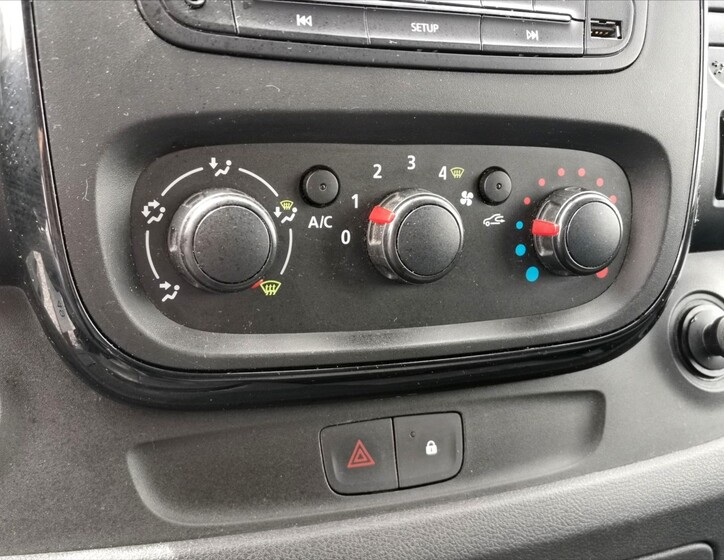 Opel Vivaro 10