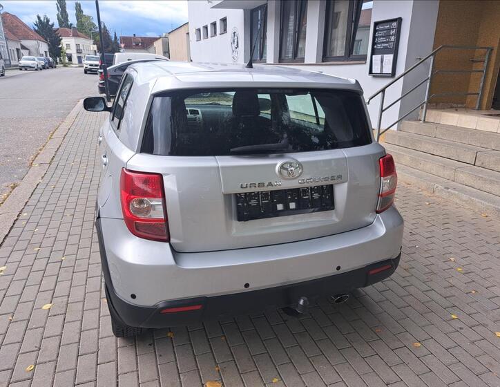 Toyota Urban Cruiser 8