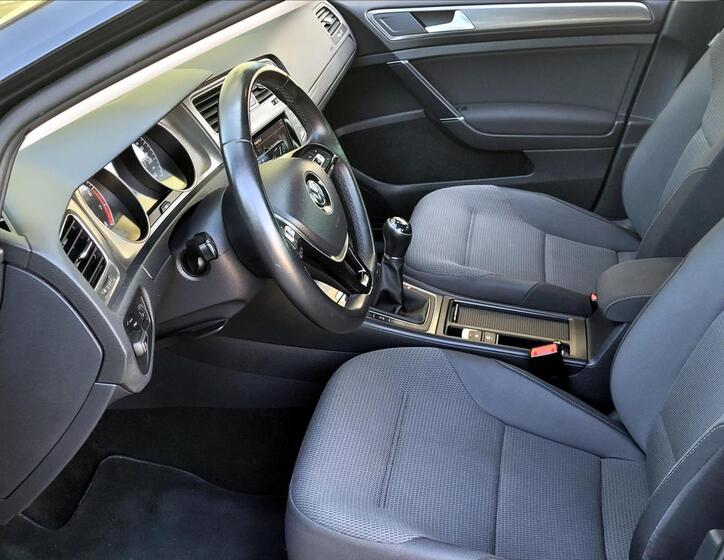 Volkswagen Golf 27