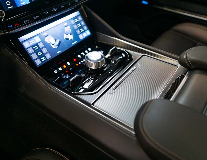 Jeep Grand Wagoneer 28