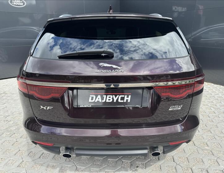Jaguar XF 8