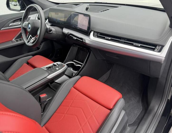 BMW iX1 9