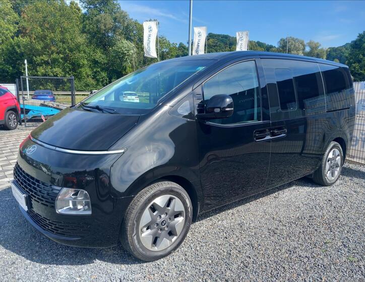 Hyundai Staria 3