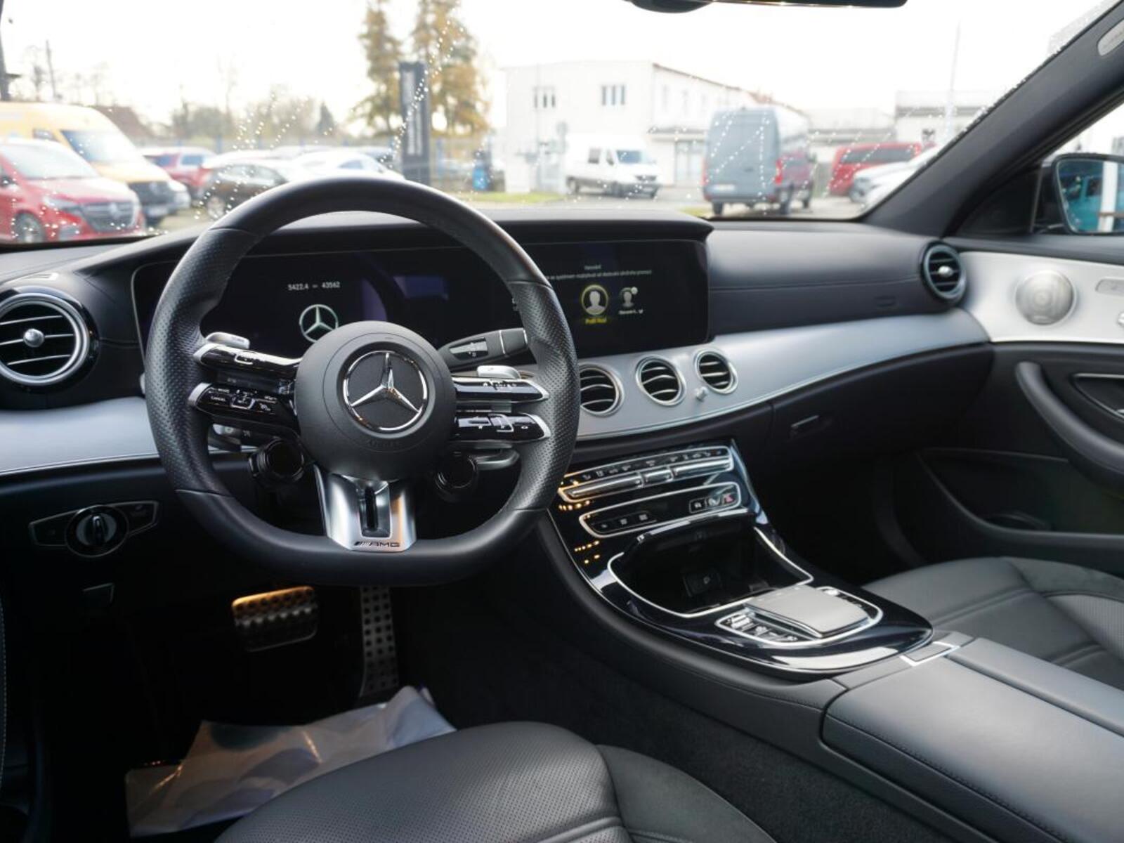 Mercedes-Benz Třídy E 12