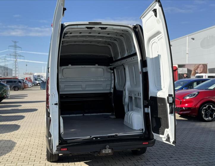 Renault Trafic 13