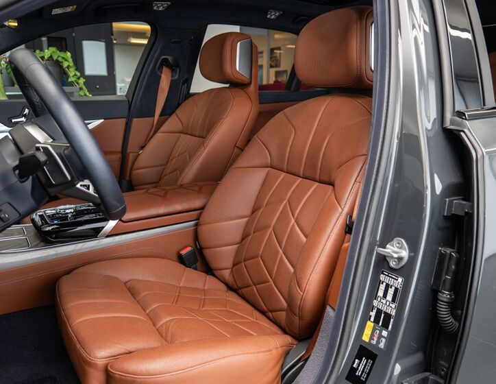 BMW i7 8