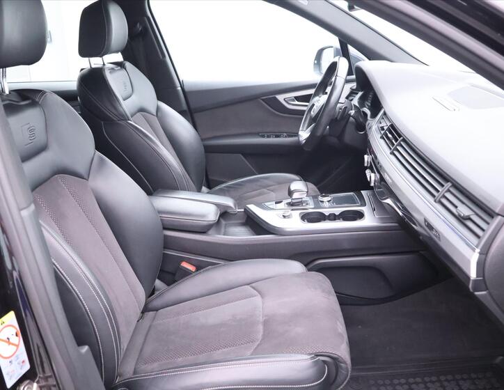 Audi Q7 14