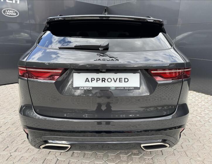 Jaguar F-Pace 8