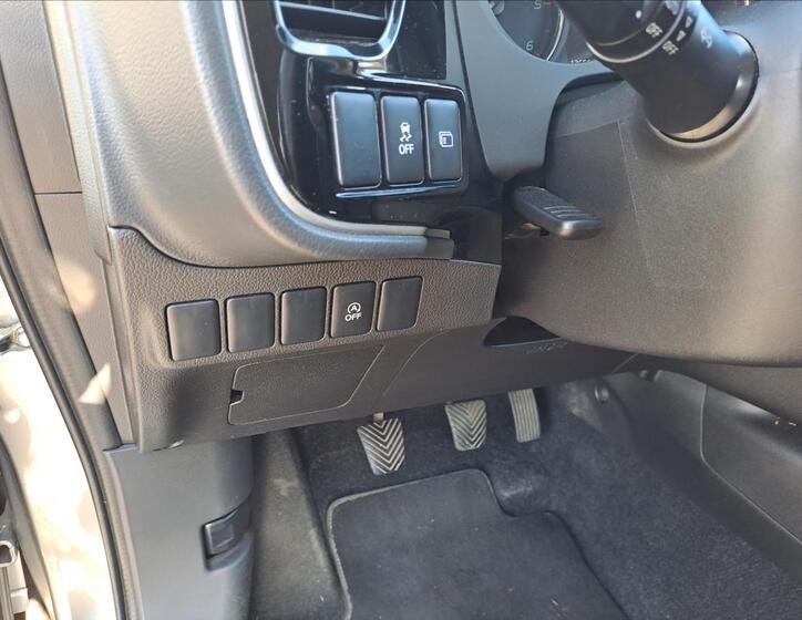 Mitsubishi Outlander 11