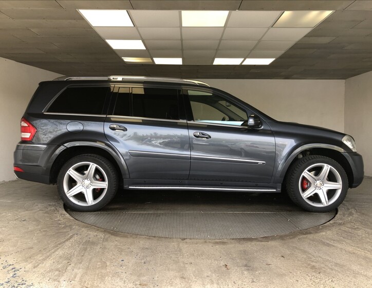 Mercedes-Benz GL 8