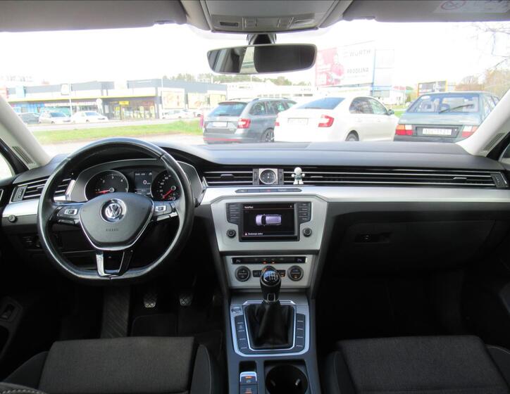 Volkswagen Passat 9