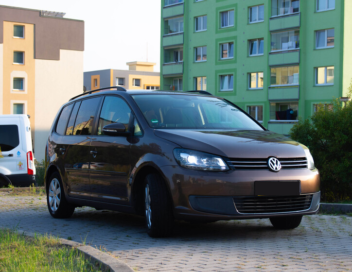 Volkswagen Touran 1