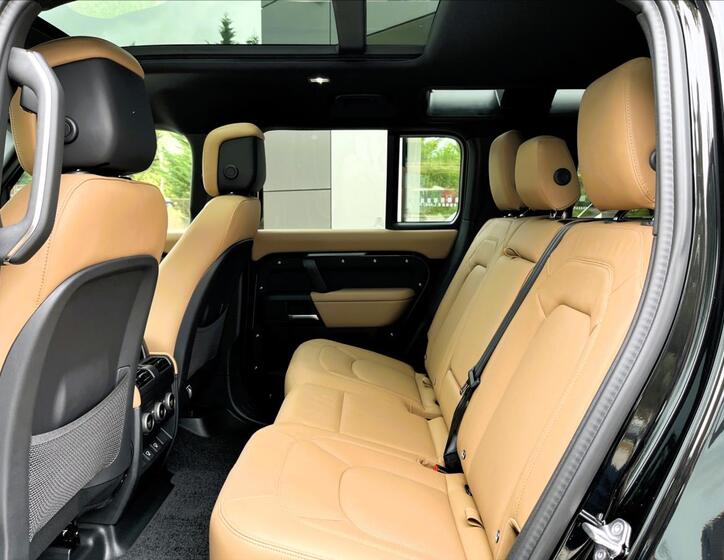 Land Rover Defender 29