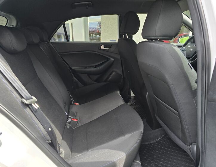 Hyundai i20 25