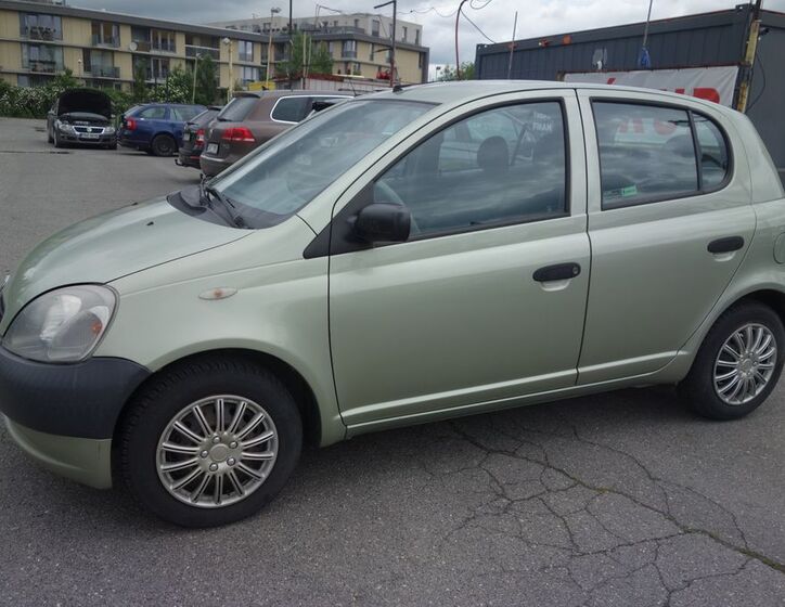 Toyota Yaris 1