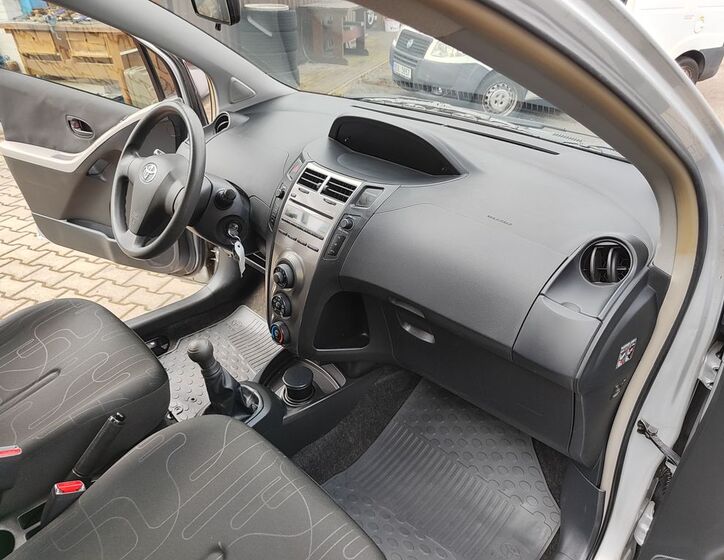 Toyota Yaris 11