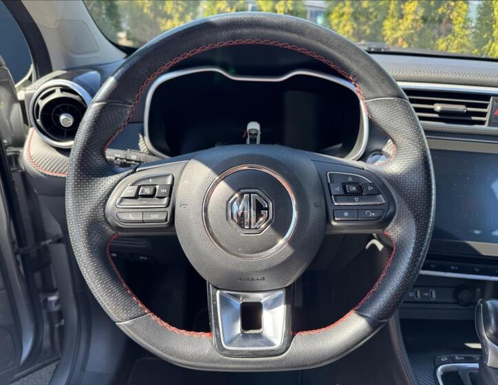 MG ZS 15