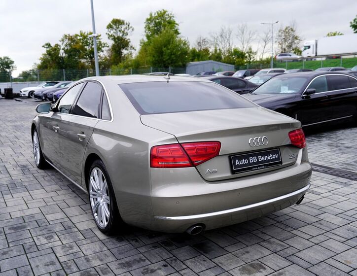 Audi A8 4