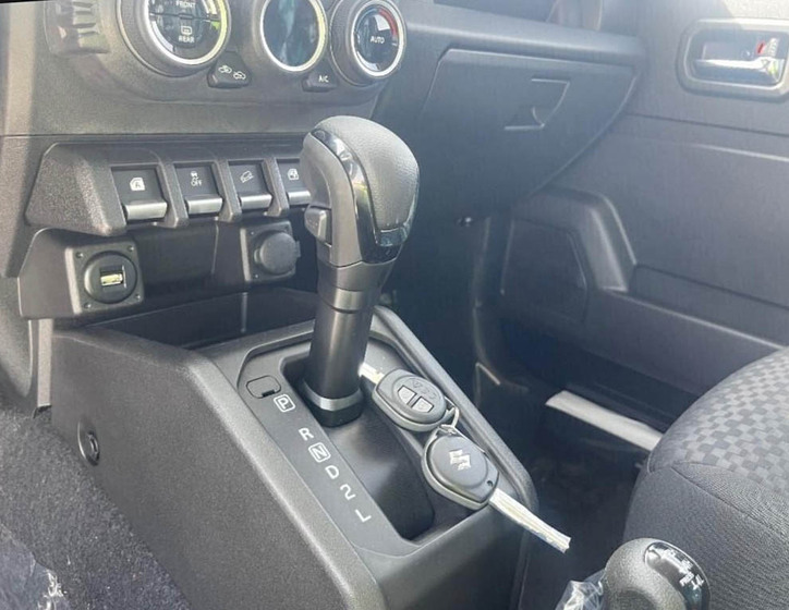 Suzuki Jimny 10