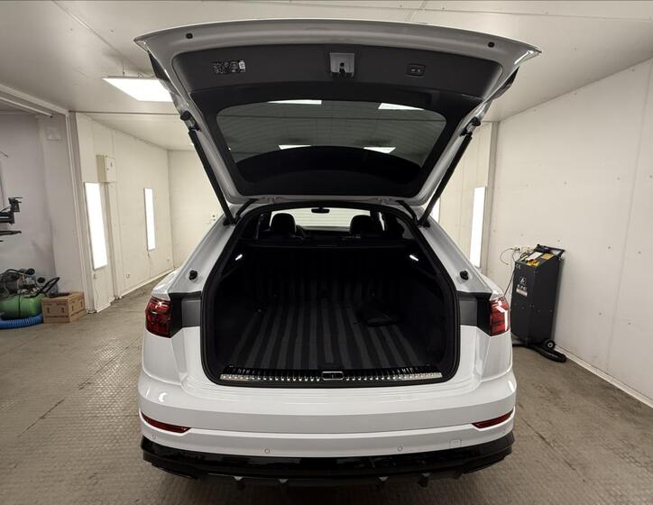 Audi Q8 28