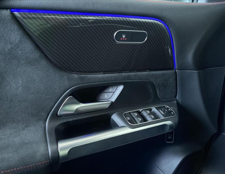 Mercedes-Benz GLB 12