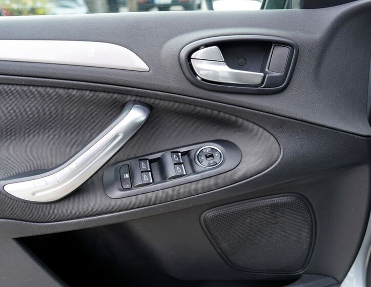Ford Galaxy 15