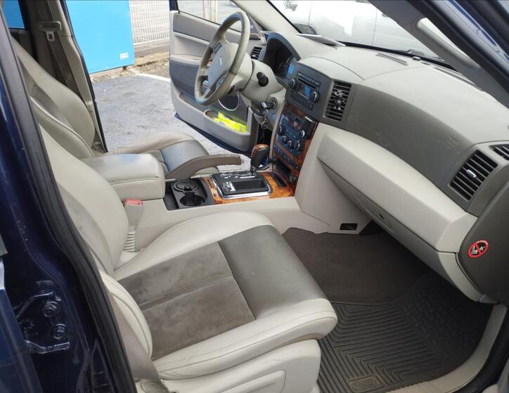 Jeep Grand Cherokee 8