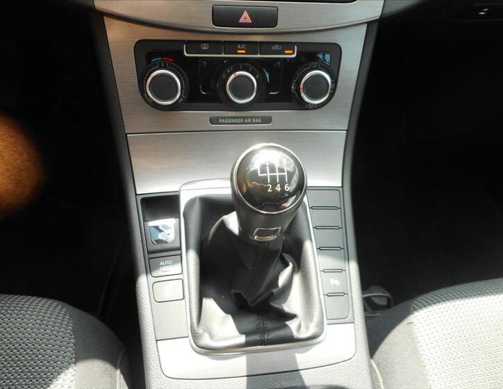 Volkswagen Passat 25