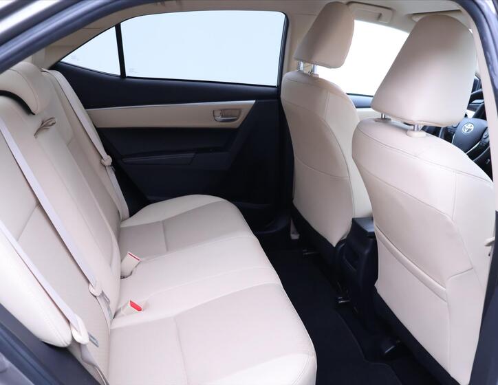 Toyota Corolla 13