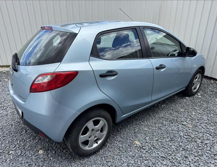 Mazda 2 13