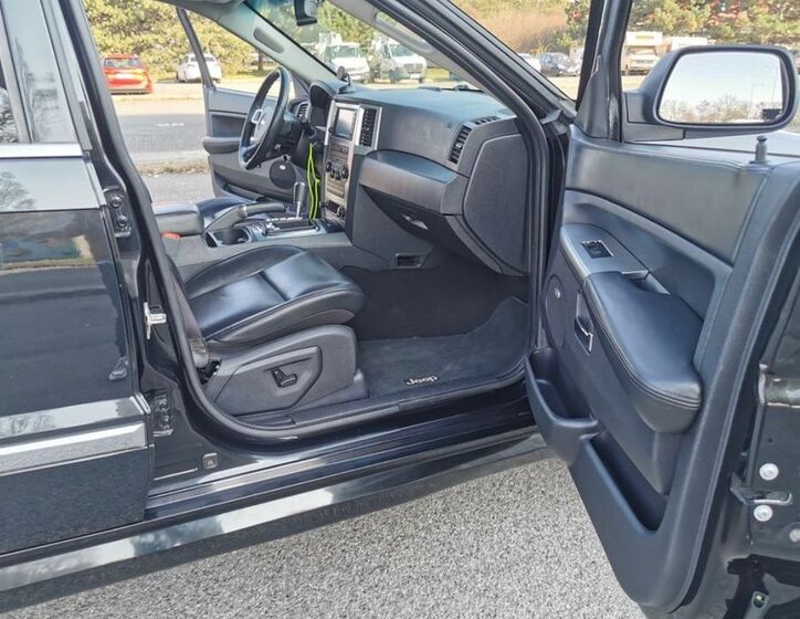 Jeep Grand Cherokee 8