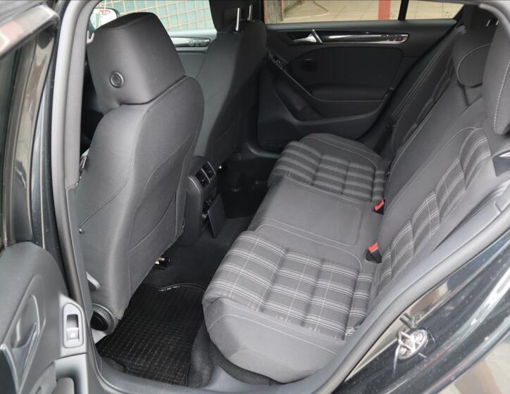 Volkswagen Golf 19