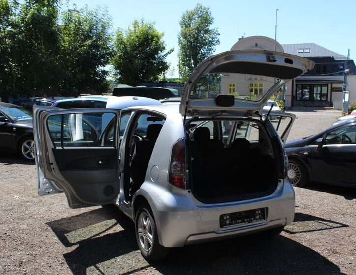 Daihatsu Sirion 25