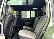 Land Rover Defender 24