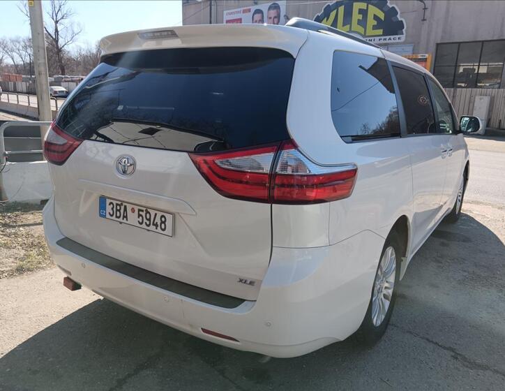 Toyota Sienna 11