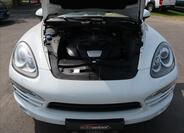 Porsche Cayenne 24