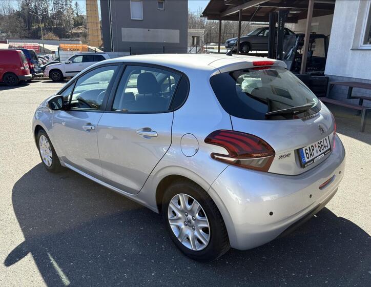 Peugeot 208 4