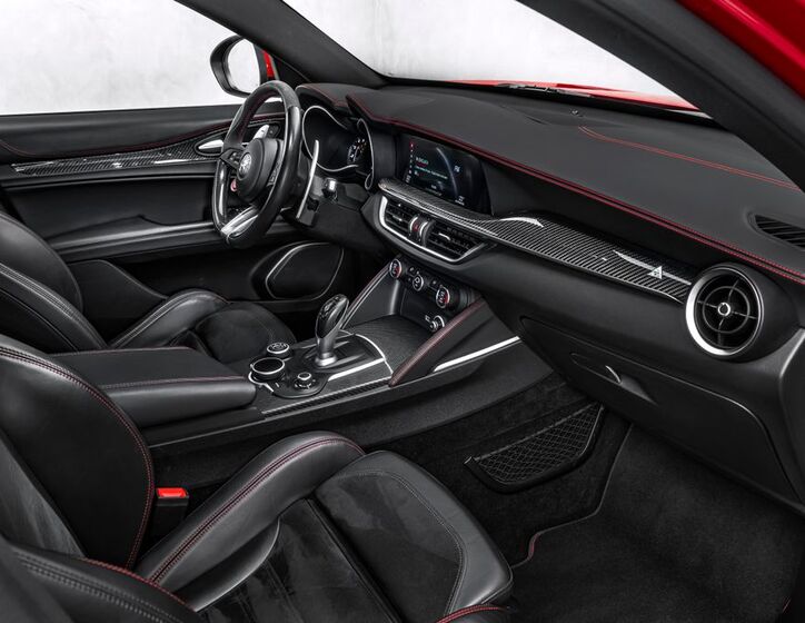 Alfa Romeo Stelvio 16