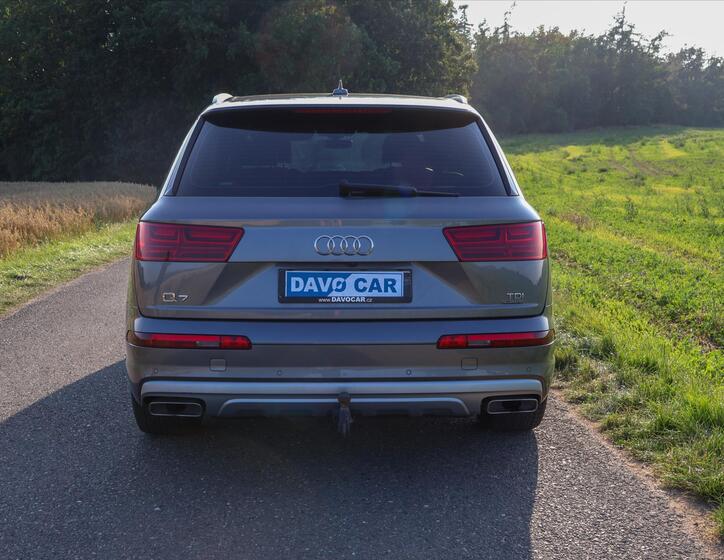 Audi Q7 6