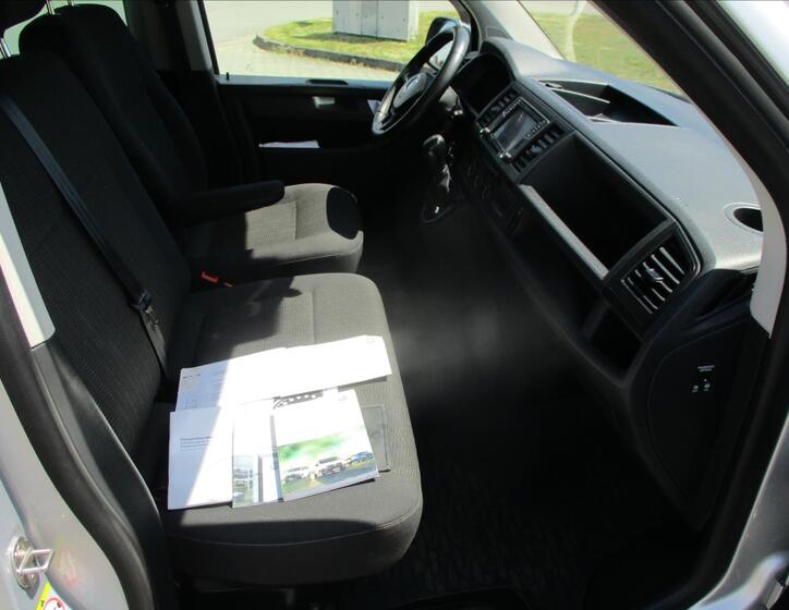 Volkswagen Caravelle 12