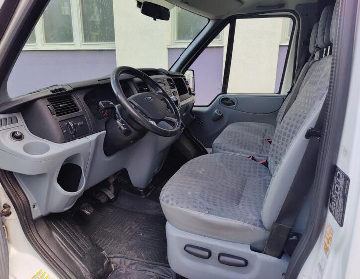 Ford Transit 9