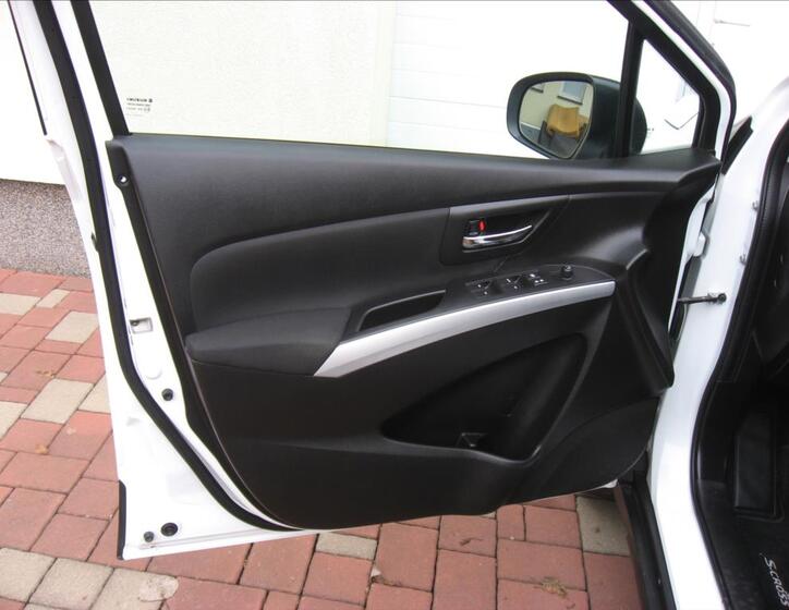 Suzuki S-Cross 13